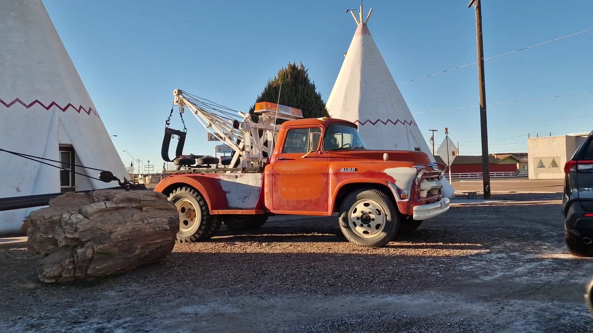 Wigwam Motel teepees and a vintage tow truck along Route 66 in Holbrook, Arizona