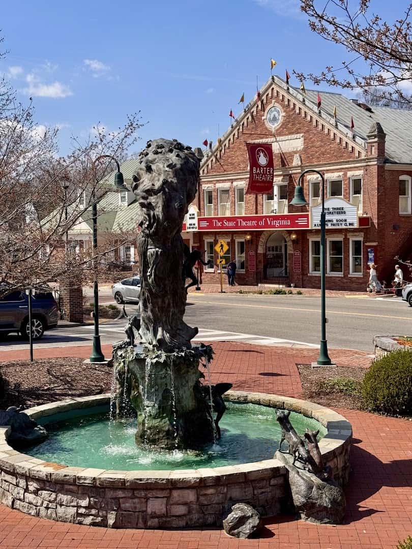 The Barter Theatre and downtown fountain in Abingdon, Virginia