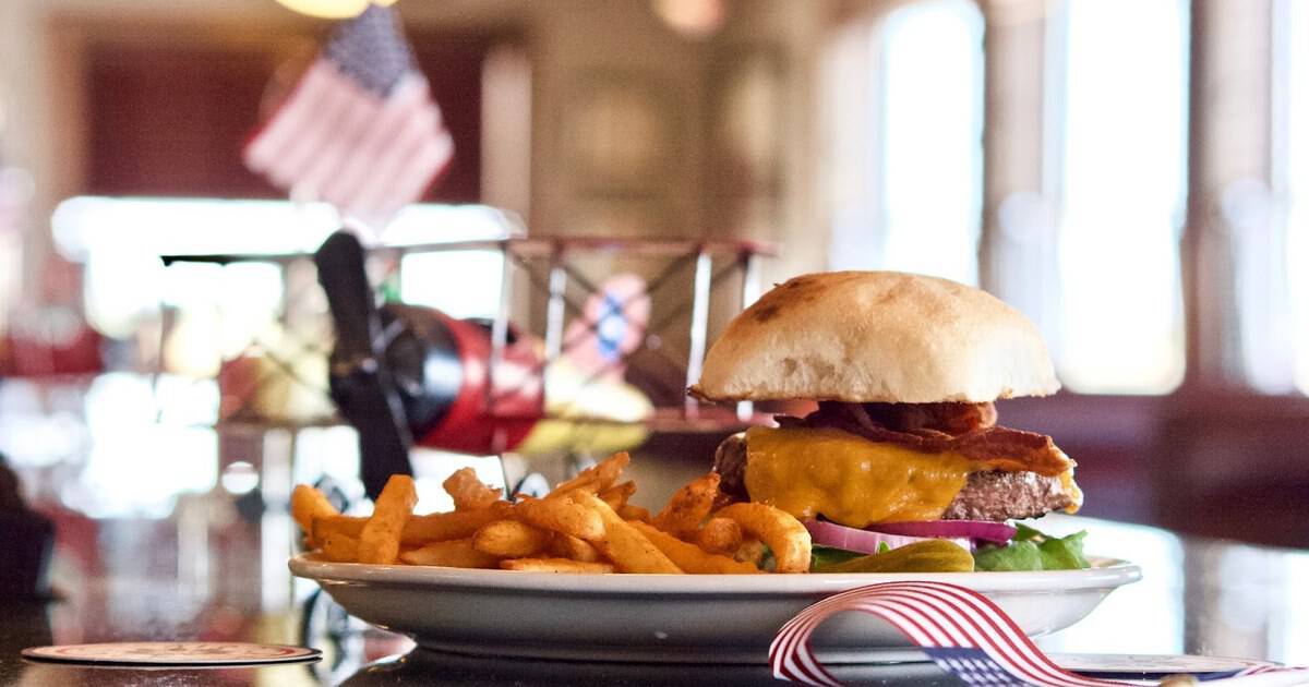 This Retro Texas Diner Lets You Watch Planes Take Off Over a Plate of Comfort Food
