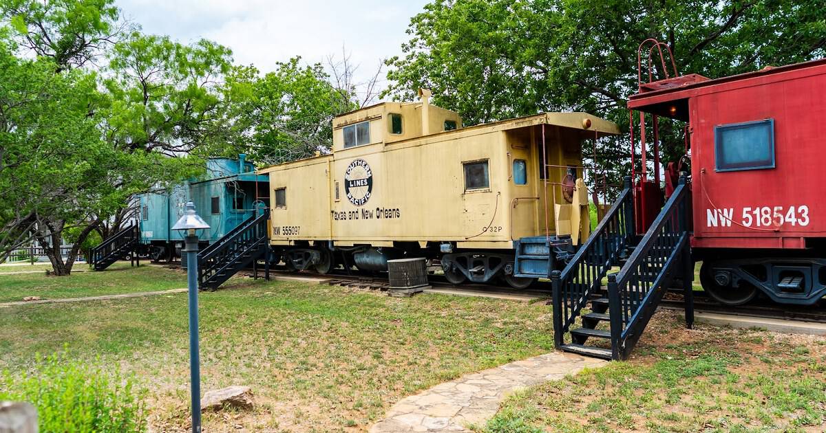 This Historic Texas Lakefront Hotel Is a One-of-a-Kind Stay in Vintage Railcars