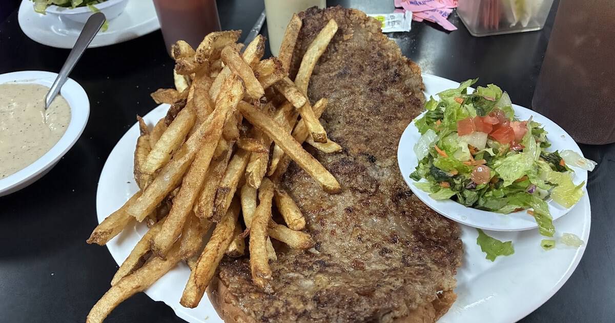 This Tiny Texas Cafe Serves One of the State’s Best Chicken Fried Steaks
