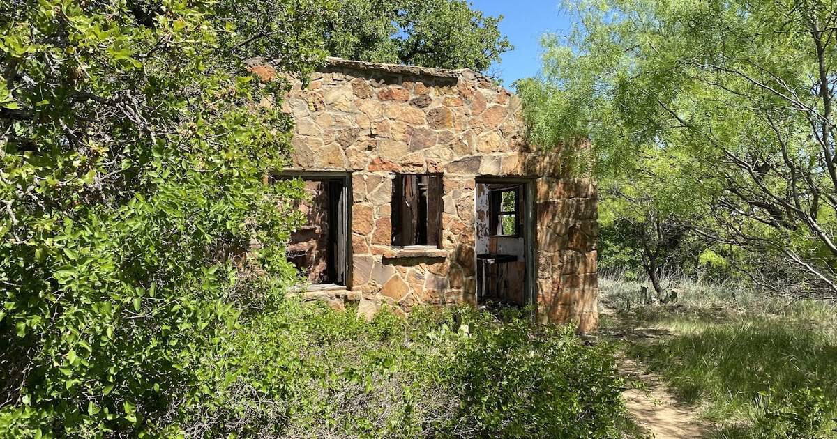 This Abandoned Texas Zoo Closed Nearly 90 Years Ago, and You Can Still Walk Through Its Ruins