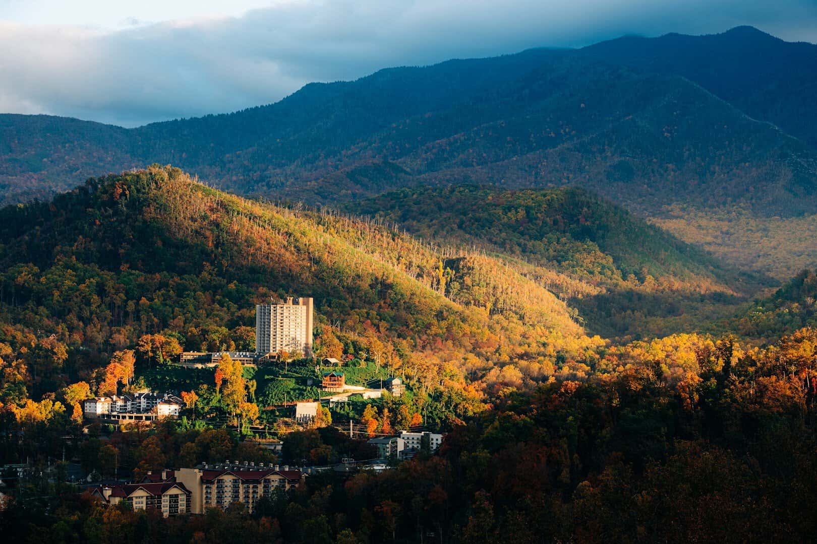Gatlinburg, Tennessee nestled in the Smoky Mountains with autumn foliage