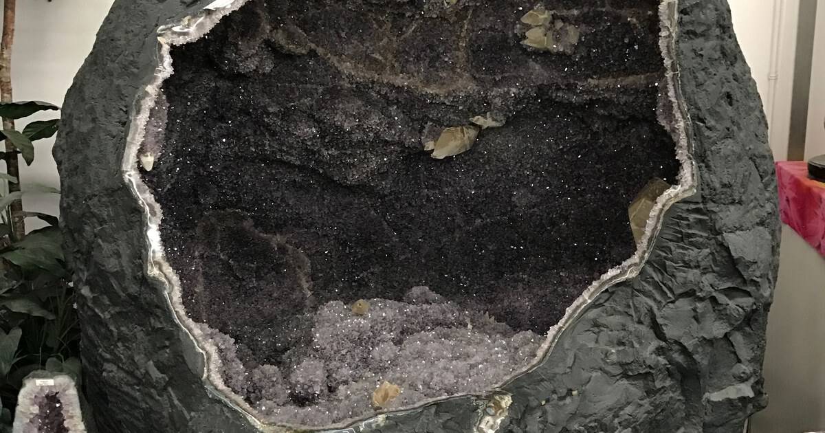 This Sprawling Texas Rock Shop Is Stacked Floor to Ceiling With Fossils, Crystals and Giant Geodes