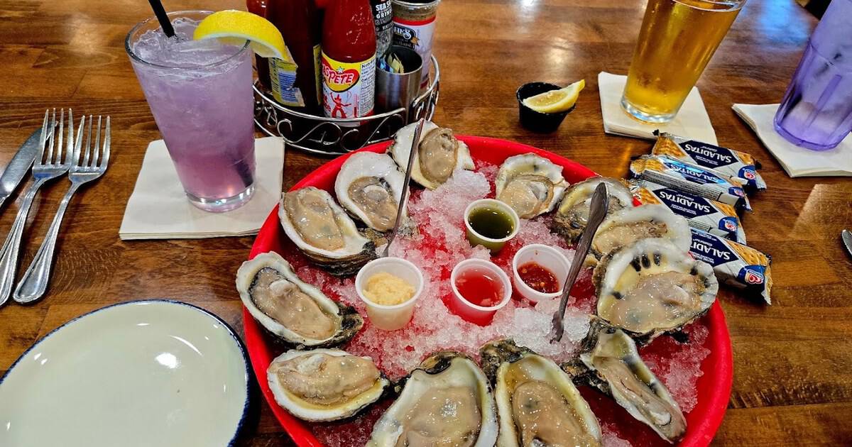 This Dockside Texas Oyster Bar Serves the Freshest Gulf Catch Off the Boat