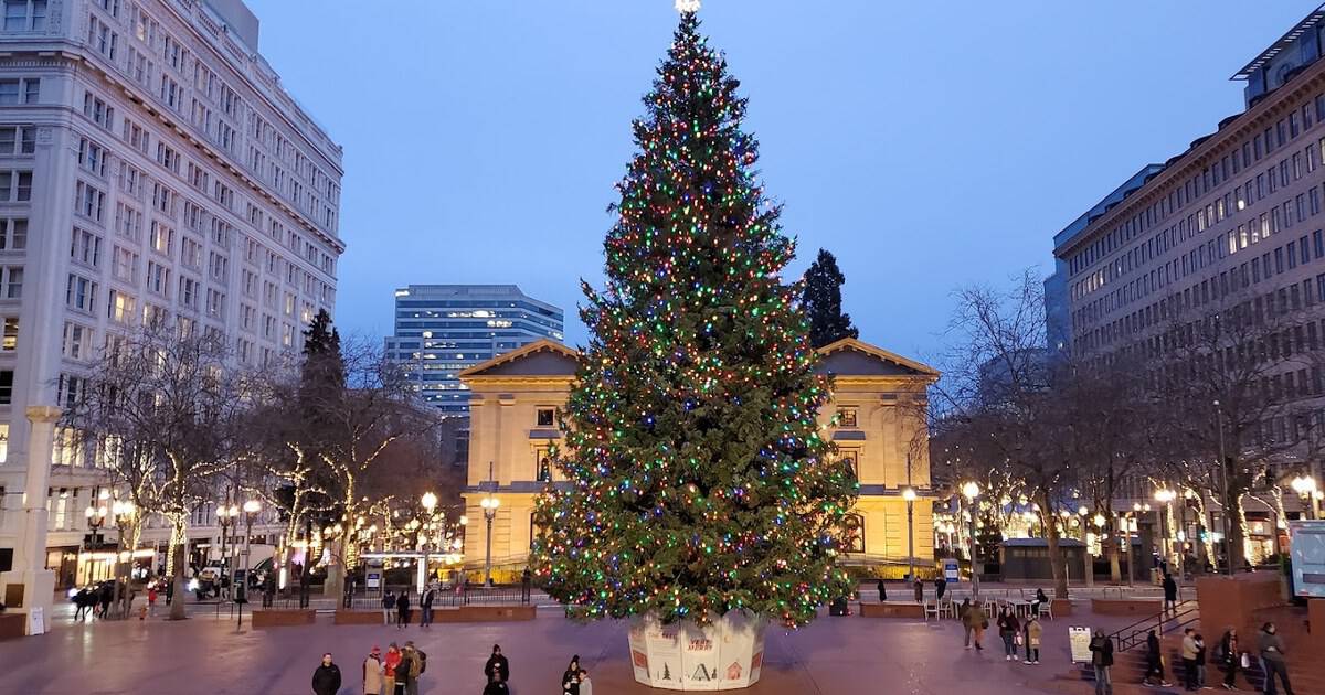 10 New Year’s Eve Destinations That Light Up From Miami to Waikiki