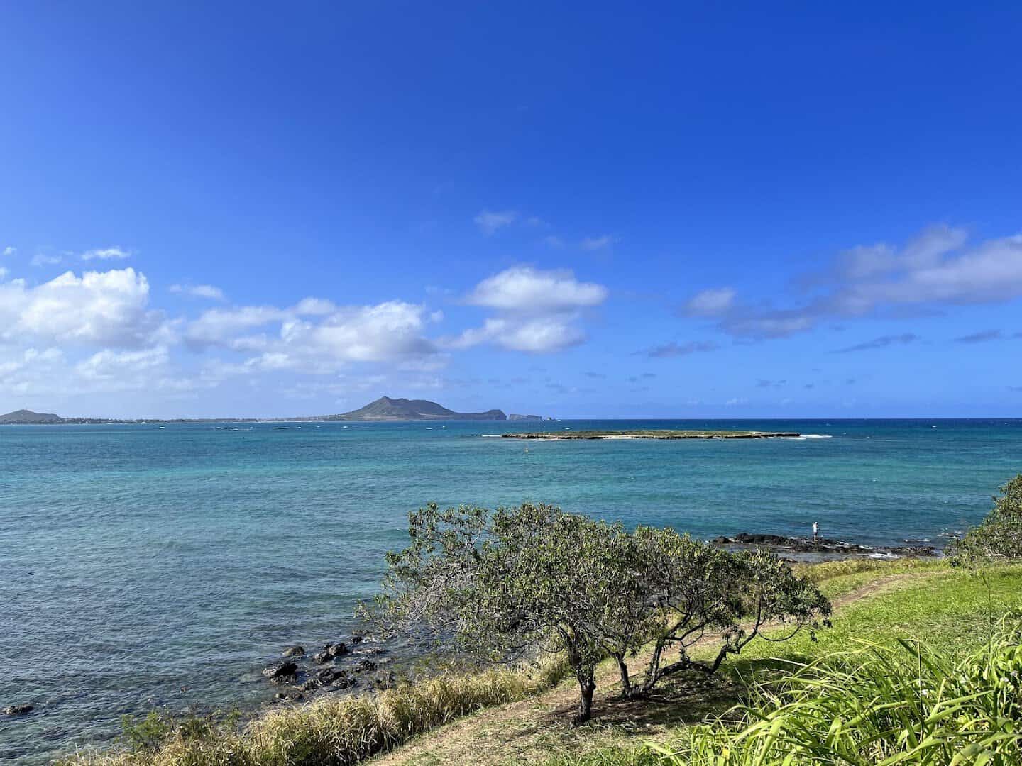 Turquoise water and the Mokulua Islands off Kailua Beach, Hawaii