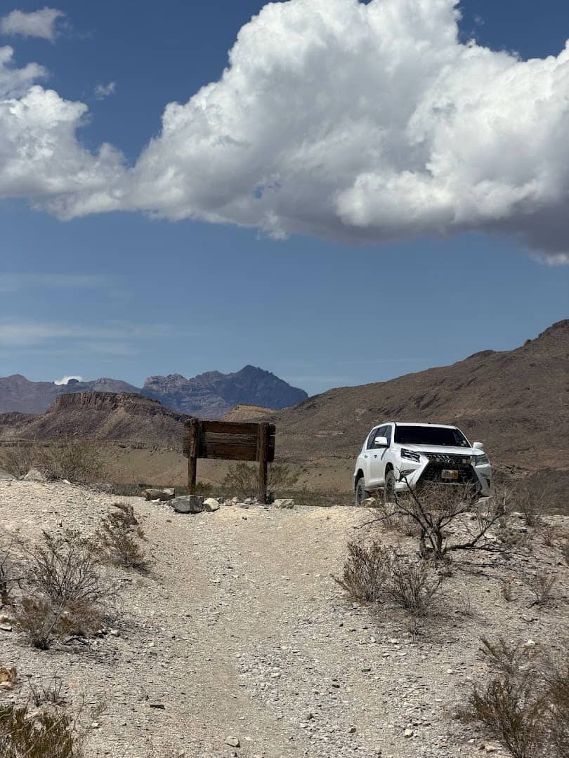Trailhead sign and high clearance truck on River Road at Mariscal Mine
