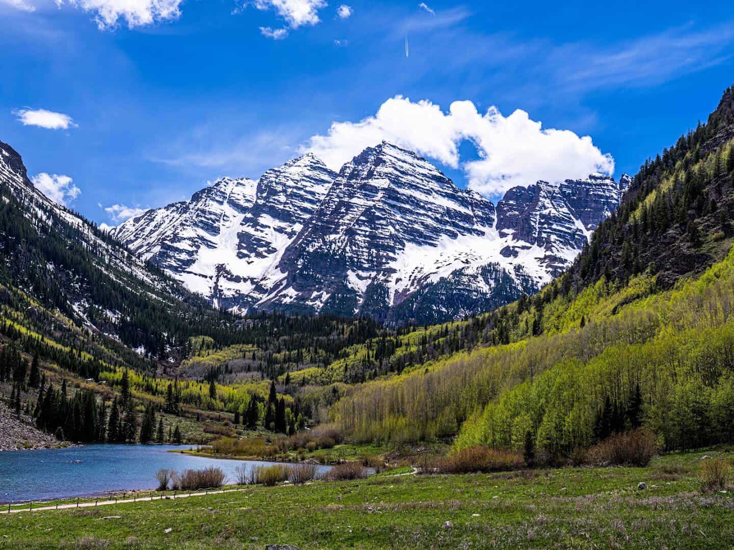 Snow-capped Maroon Bells peaks reflected in the lake near Aspen, Colorado