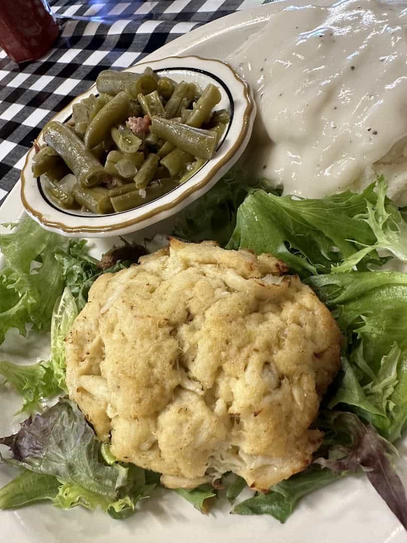 Maryland lump crab cake with green beans at Mel's Diner in Mingus, Texas