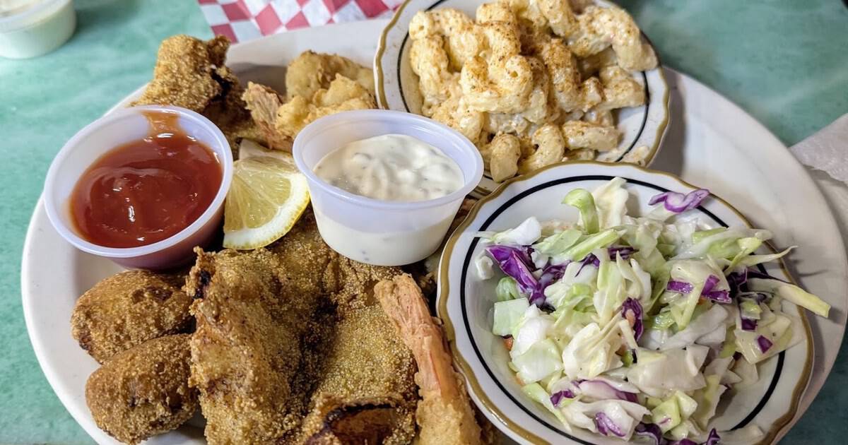 This No-Frills Texas Diner Serves Maryland Seafood So Good You’ll Crave the Drive