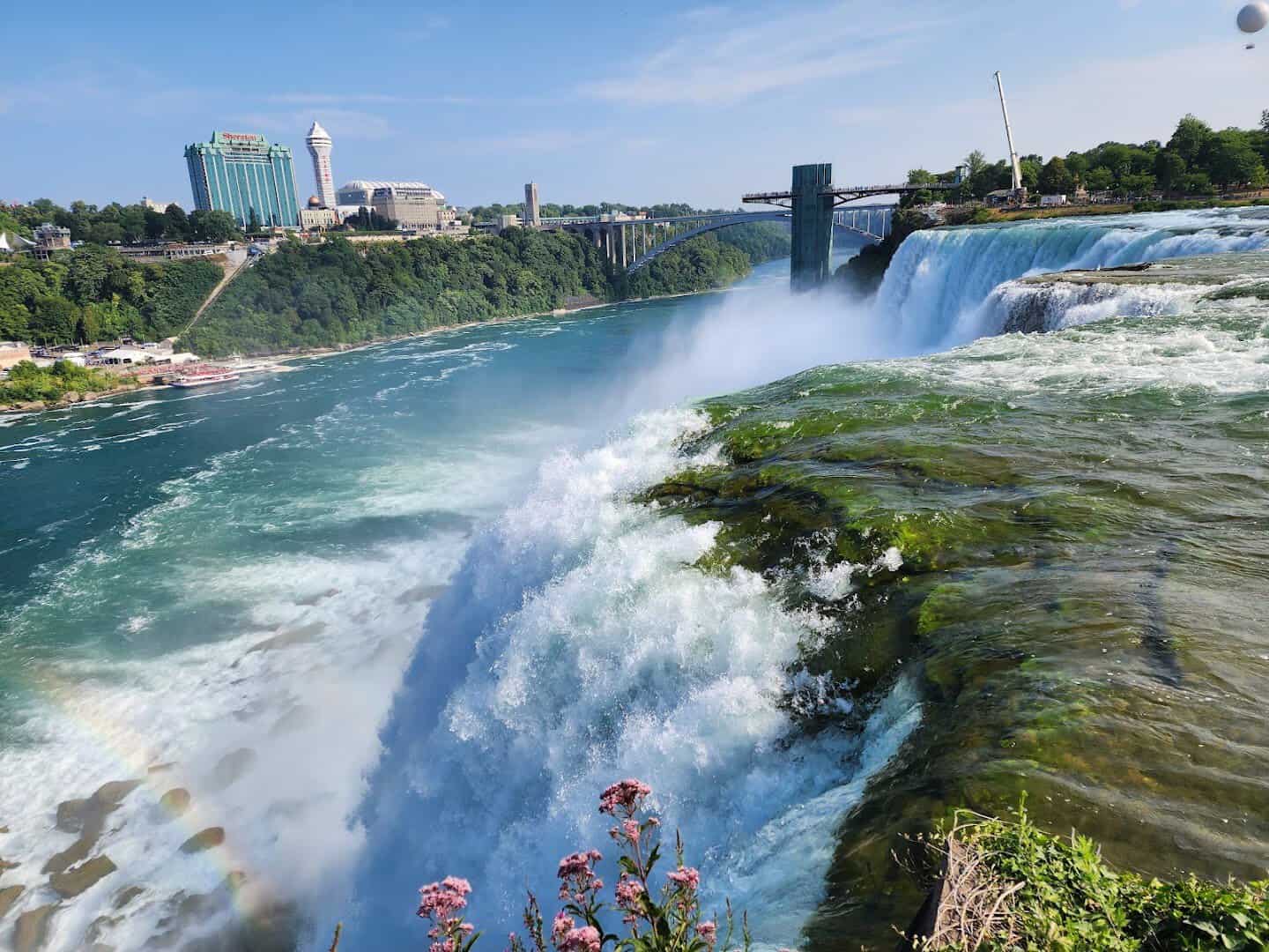 Wide view of Niagara Falls and its mist, New York