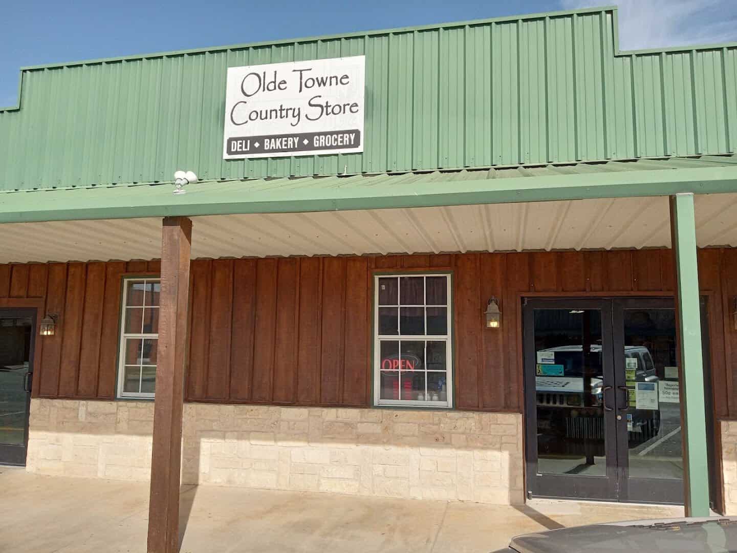 Storefront and sign of Olde Towne Country Store in Itasca, Texas