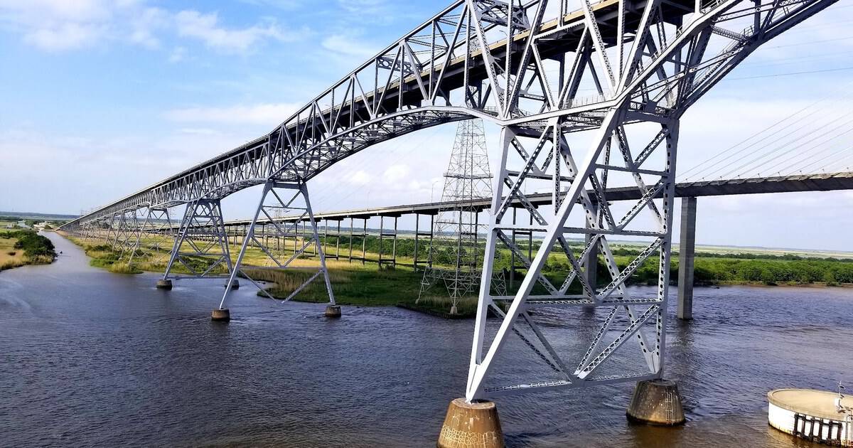 This Nerve-Racking Texas Bridge Is a 20-Story Climb Straight Into the Sky