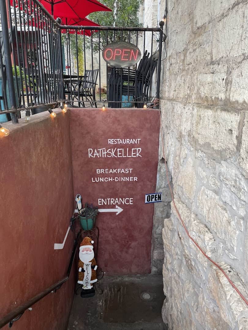 Alley entrance sign pointing to the Rathskeller basement restaurant in Fredericksburg