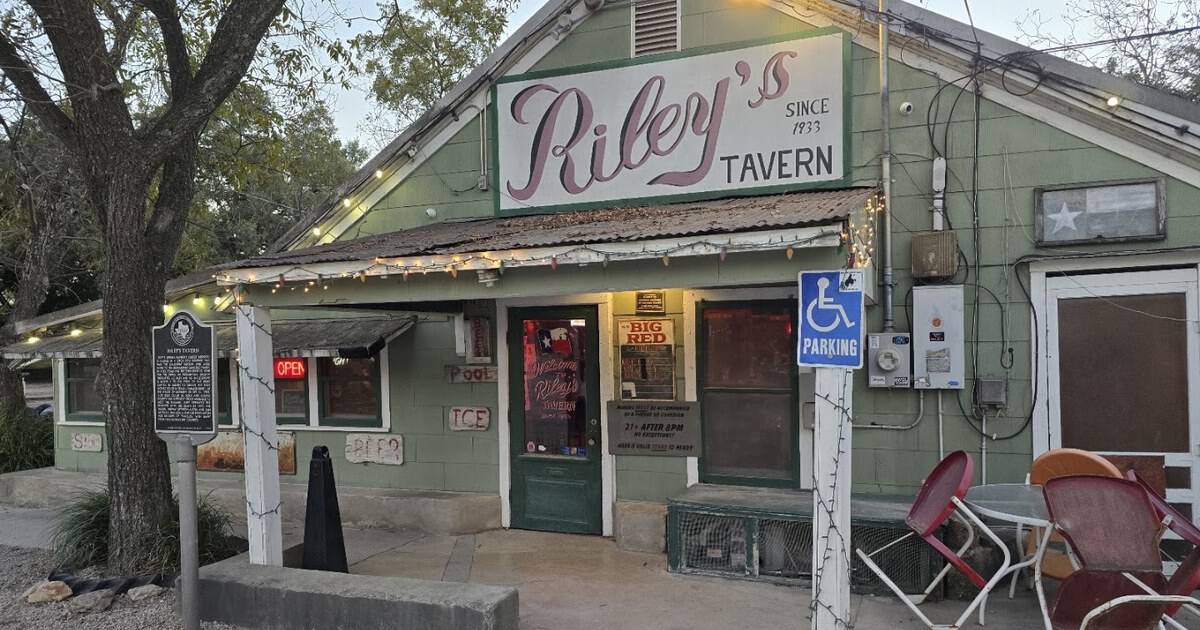 This Storied Texas Tavern Poured the First Legal Drink After Prohibition and Never Stopped
