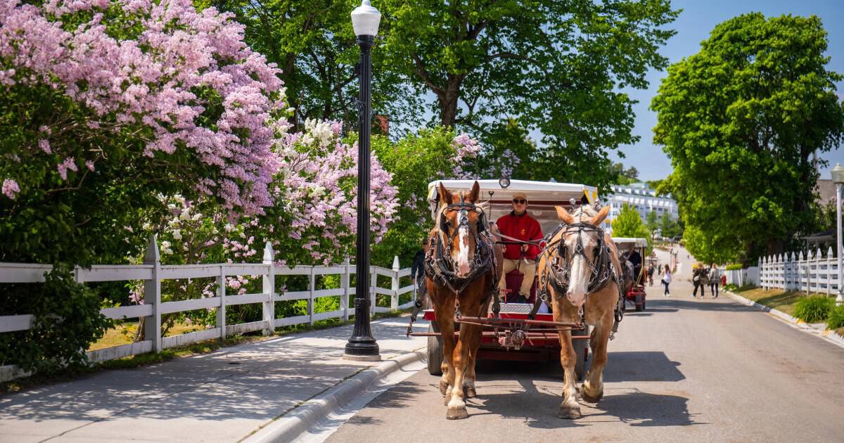 10 Impossibly Romantic Small Towns That Were Made for Valentine’s