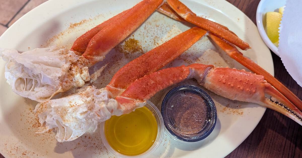 This No-Frills Texas Fish House Is Piled High With Crab Legs, Fried Fish, and Loyal Regulars