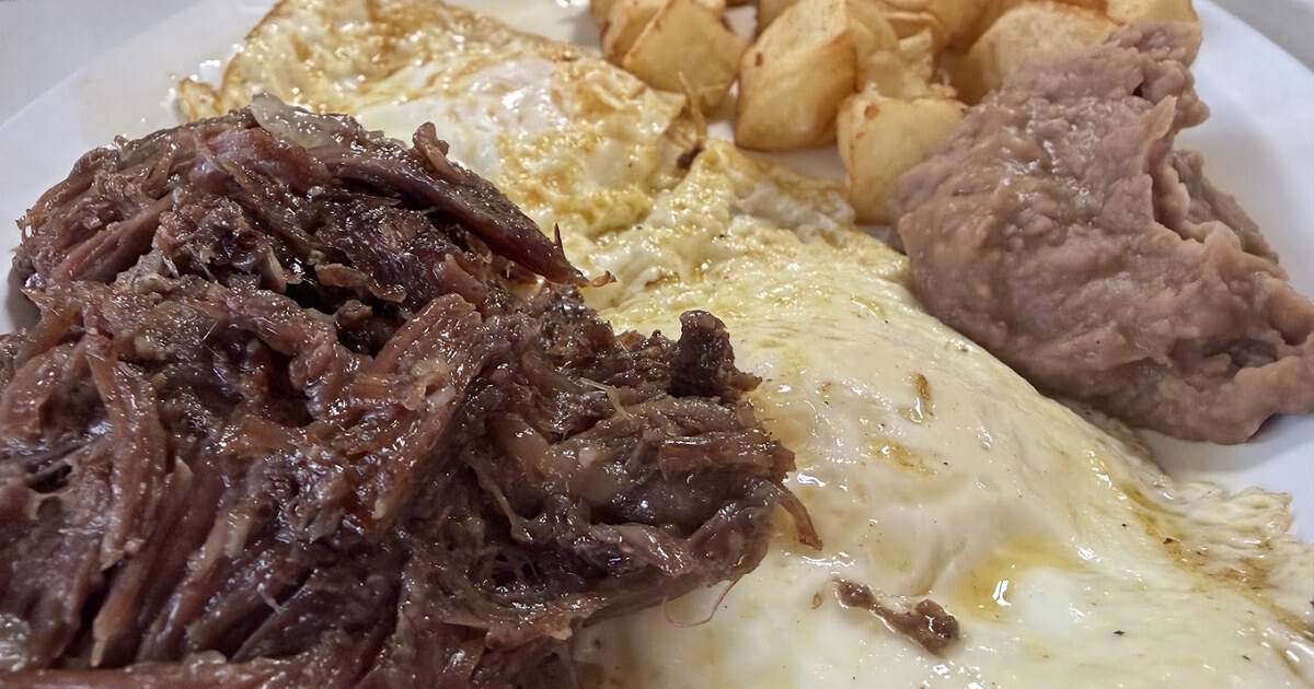 This Hidden Texas Barbacoa Joint Opens at 5 AM and Serves One of the State’s Best Tacos