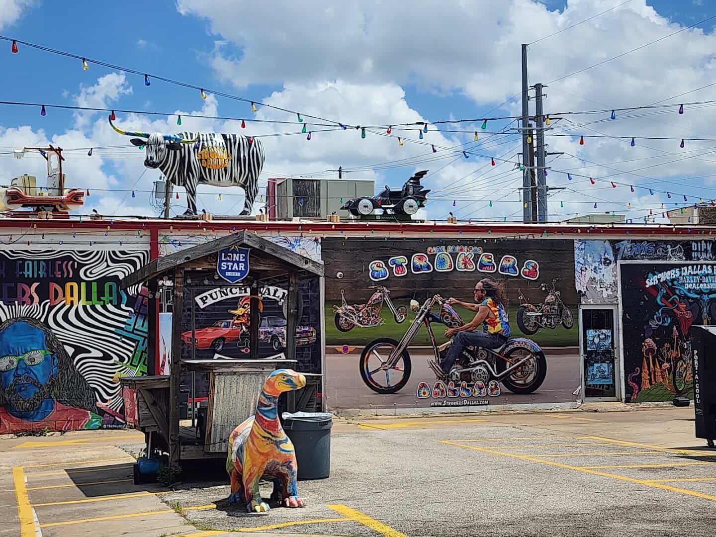 Murals and rooftop sculptures at Strokers Dallas in Dallas