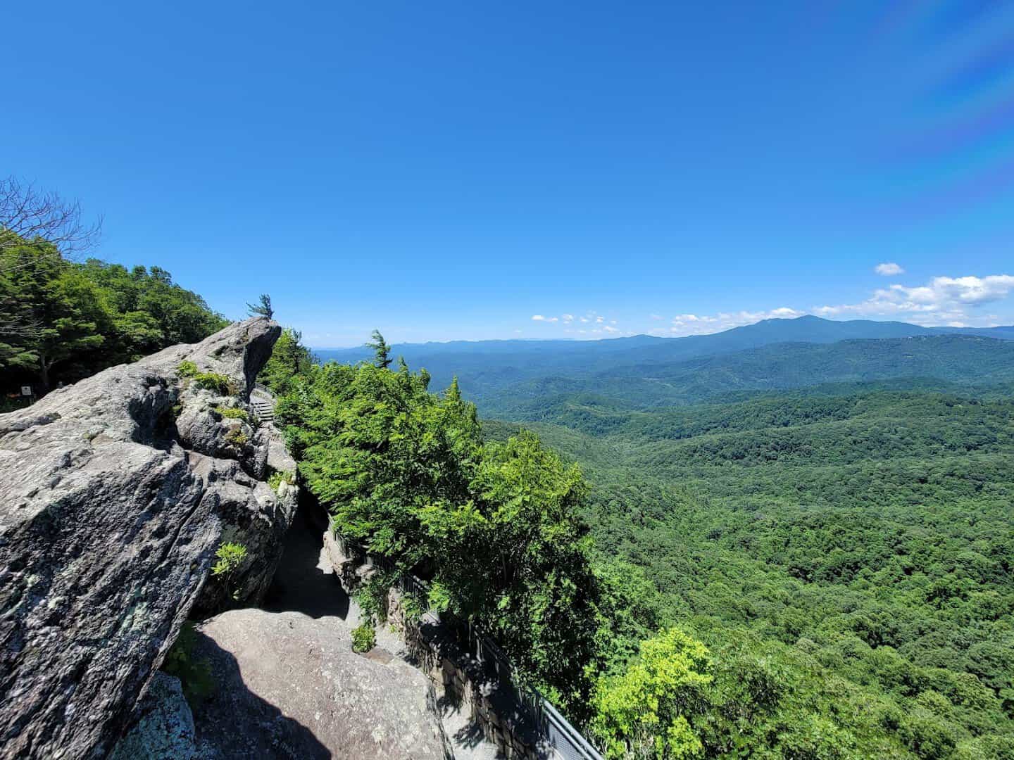 The Blowing Rock cliff overlooking the Blue Ridge Mountains, Blowing Rock, North Carolina