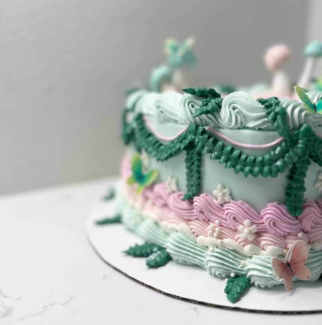 Vintage-style piped gluten-free cake at Sweet Gilly's in Frisco