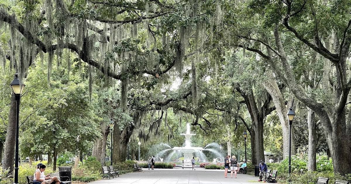 12 Wonderfully Walkable Cities Where Solo Travelers Ditch the Car