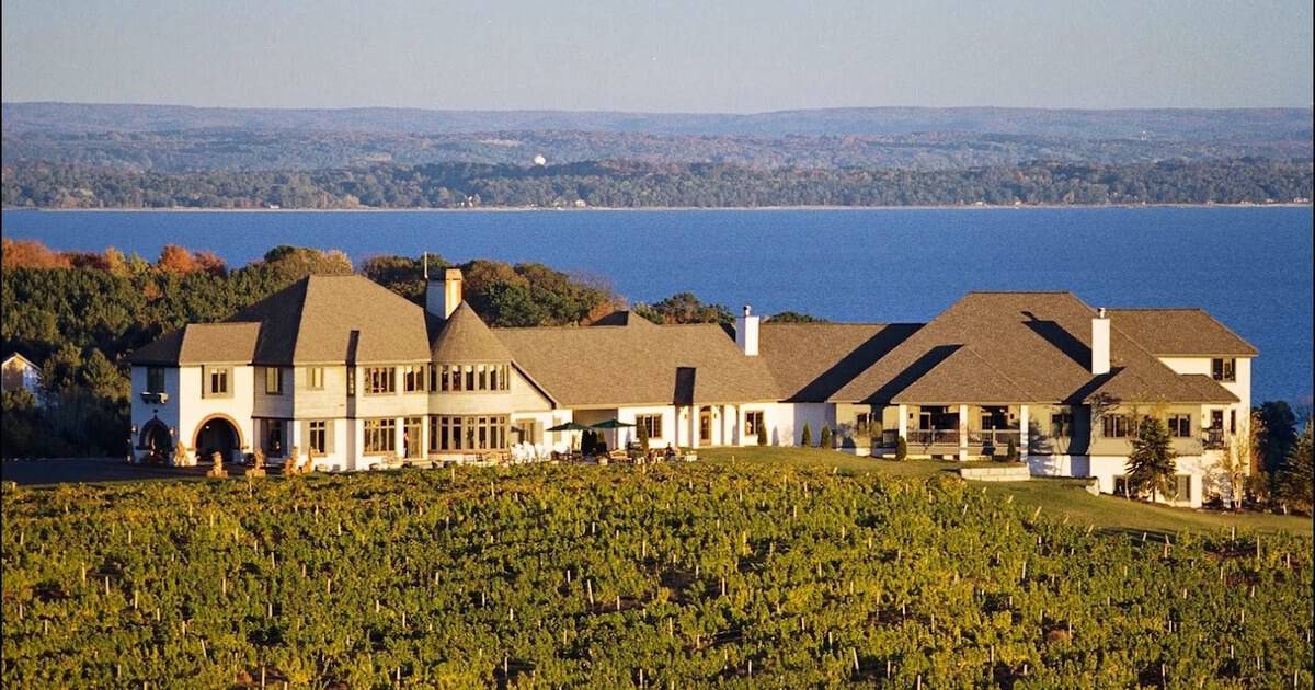 6 Wine Getaways That Pair Tastings With Peak Fall Foliage