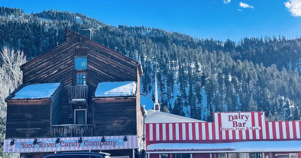6 Snowy Small Towns That Look Like a Christmas Card Come to Life